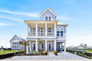 Exterior - New 5-bed, 5.5-bath lakefront home with a game lounge and steps to the water. (Port Aransas)