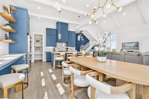 Dining - New 5-bed, 5.5-bath lakefront home with a game lounge and steps to the water. (Port Aransas)