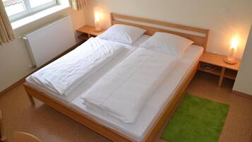 Doppelzimmer, 1 Doppelbett, Gartenblick | Schreibtisch, kostenloses WLAN, Rollstuhlgeeignet