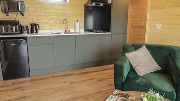 Cottage | Private kitchen | Cookware/dishes/utensils