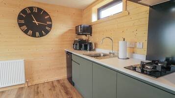 Cottage | Private kitchen | Cookware/dishes/utensils