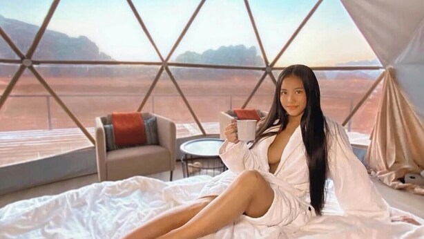 A tented room with a bed, a chair, and a table. - Rum mars sands luxury camp (Wadi Rum)