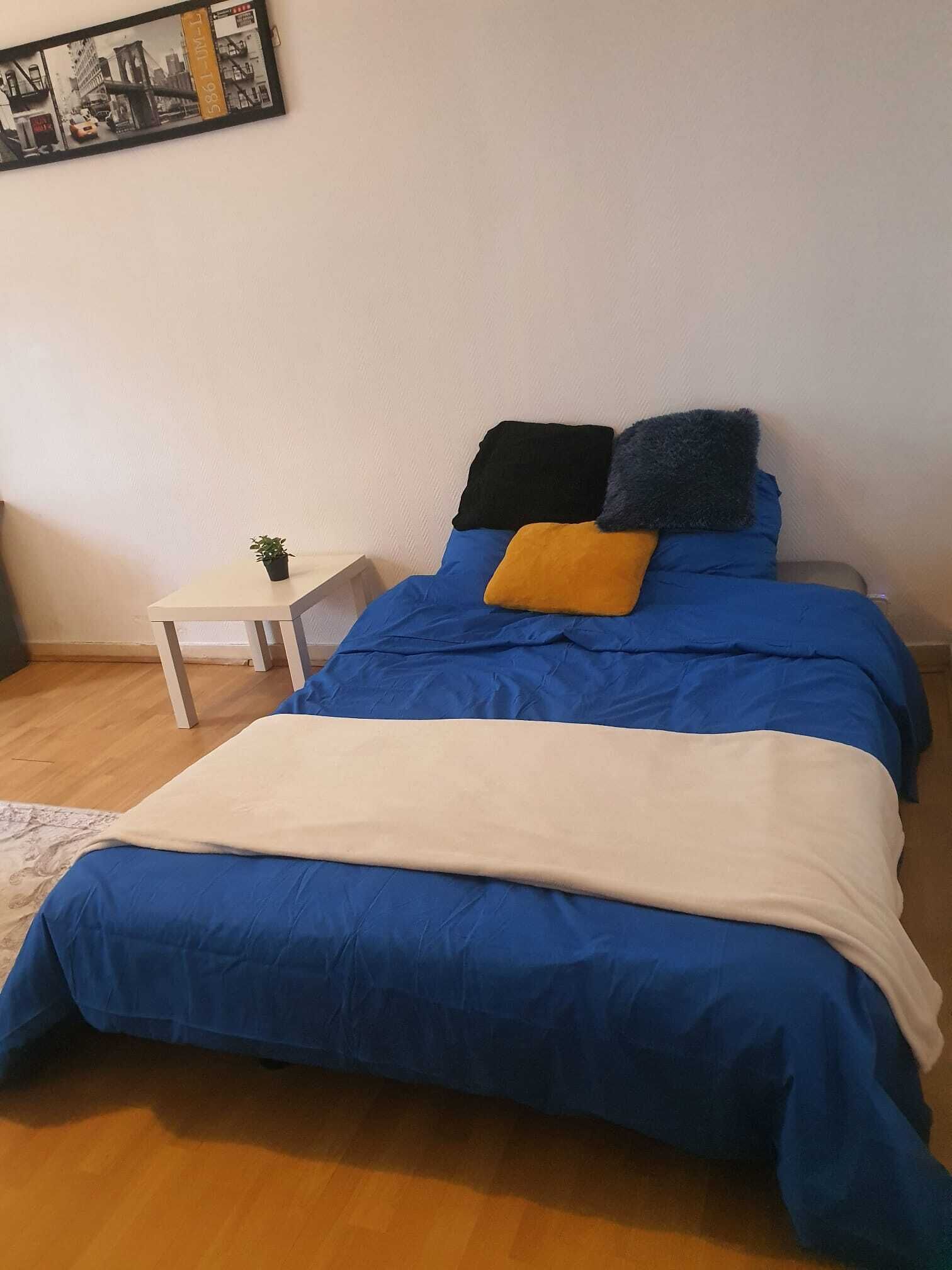 1 bedroom, bed sheets