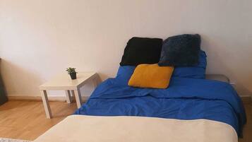 1 bedroom, bed sheets