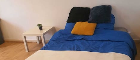 1 habitación y ropa de cama