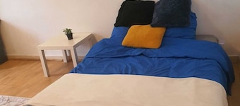Ideal apartment for 2 people, close to shops and town center