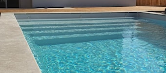Charm & Relaxation : Family home with heated pool