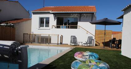 Charm & Relaxation : Family home with heated pool