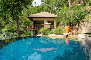 A house with a swimming pool surrounded by lush greenery. - Villa Sunset Rock by MPS (Na Mueang)