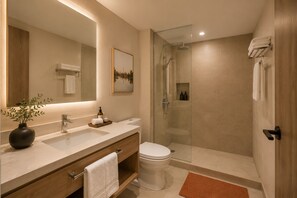 Standardzimmer | Badezimmer | Kostenlose Toilettenartikel, Haartrockner, Handtücher, Seife