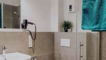 Comfort-Doppelzimmer, Stadtblick | Badezimmer