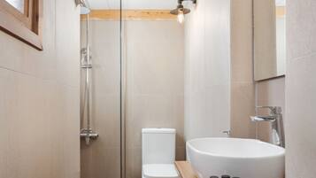 Junior Suite, Balcony | Bathroom | Eco-friendly toiletries, hair dryer, towels, soap