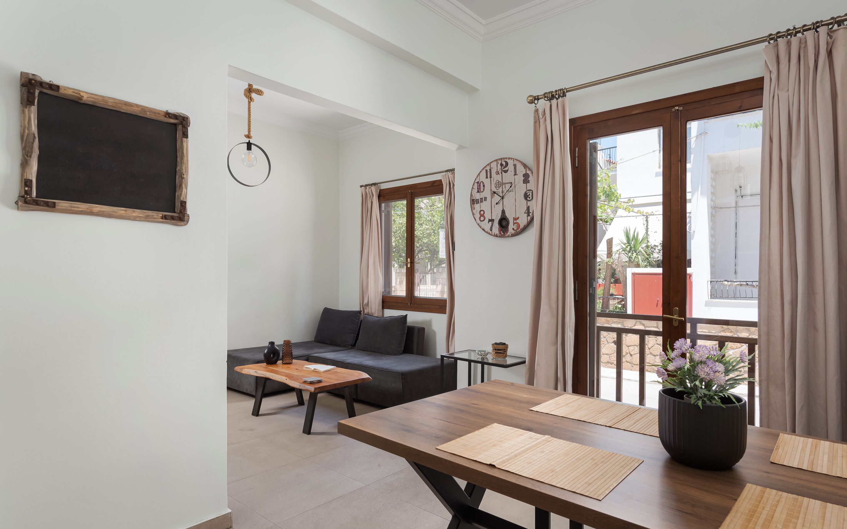 Suite, Balcony | Living area