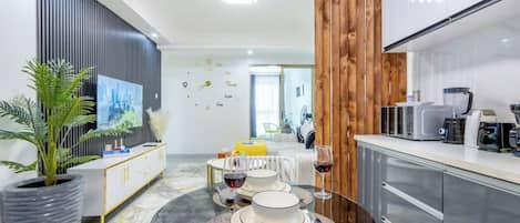 Deluxe Apartment, City View | Interior