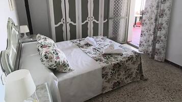Iron/ironing board, free WiFi, bed sheets