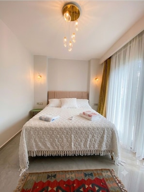 1 habitación, tabla de planchar con plancha, wifi gratis y ropa de cama