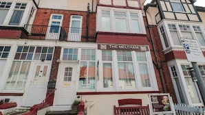 A traditional building with a sign reading 'The Meltham.' - Meltham Guest House (Scarborough)