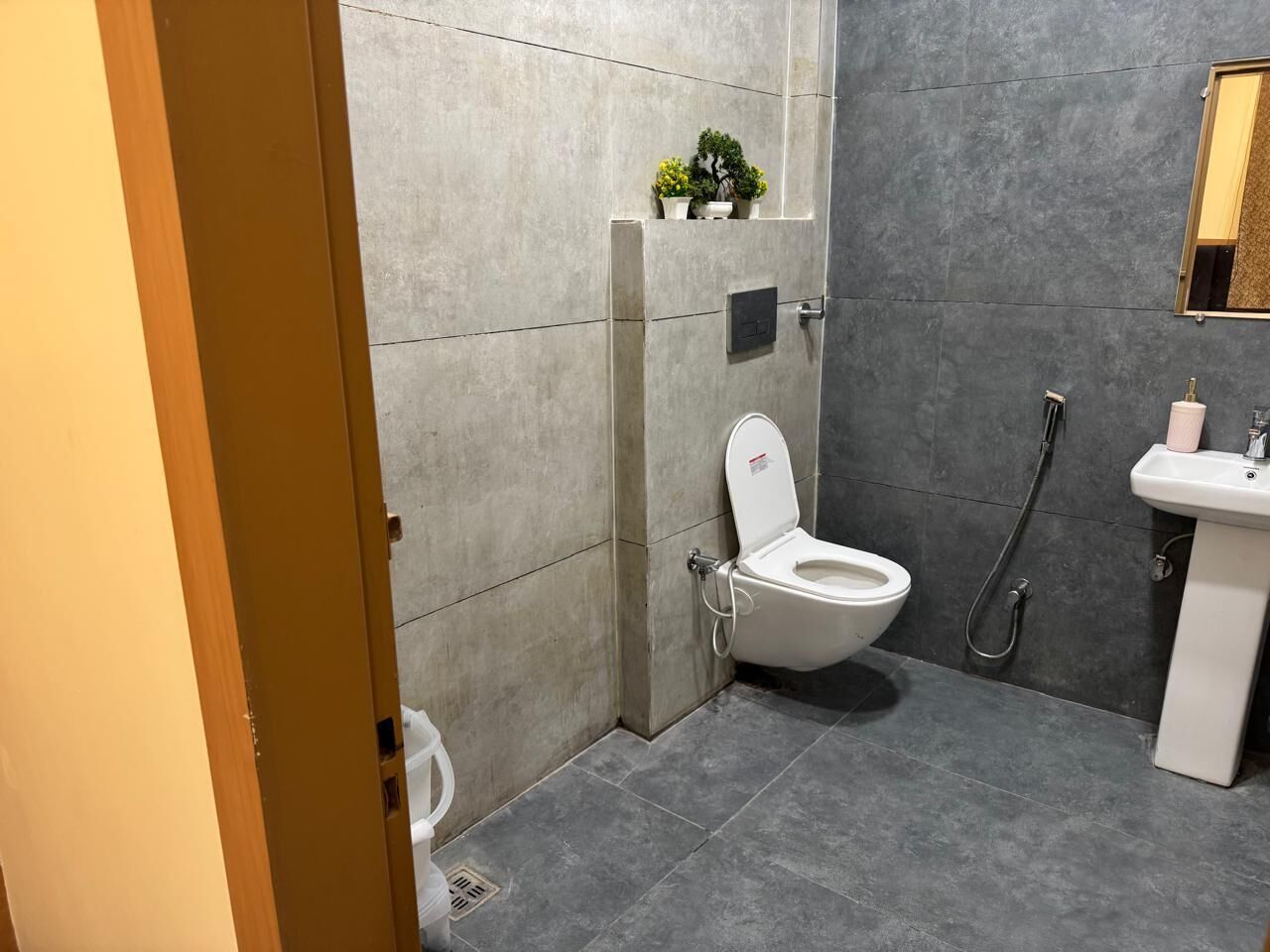 Ducha, artículos de tocador gratuitos, toallas, jabón