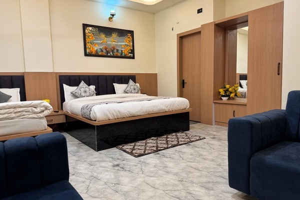 Egyptian cotton sheets, premium bedding, desk, free WiFi