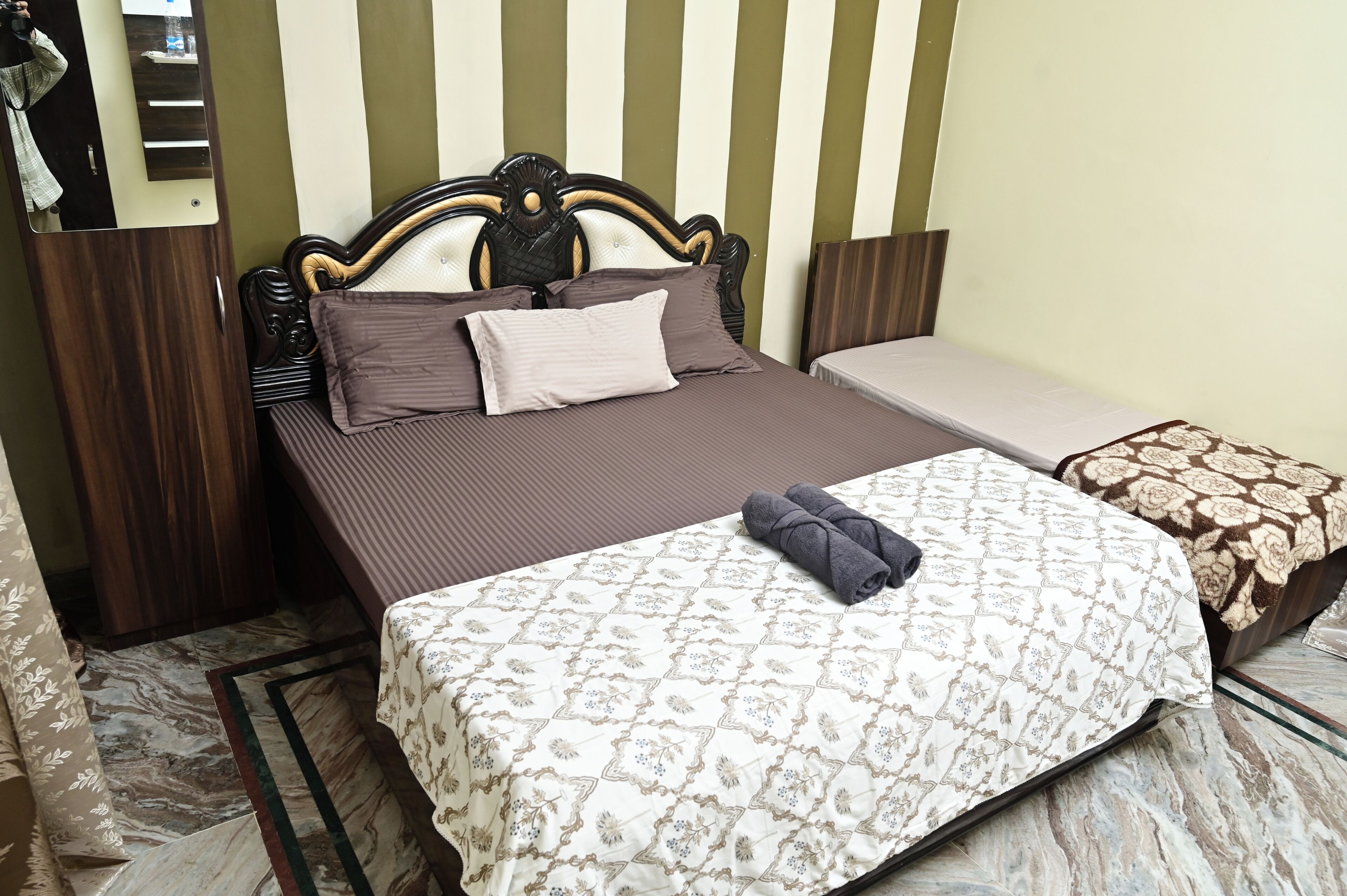 3 bedrooms, iron/ironing board, WiFi, bed sheets