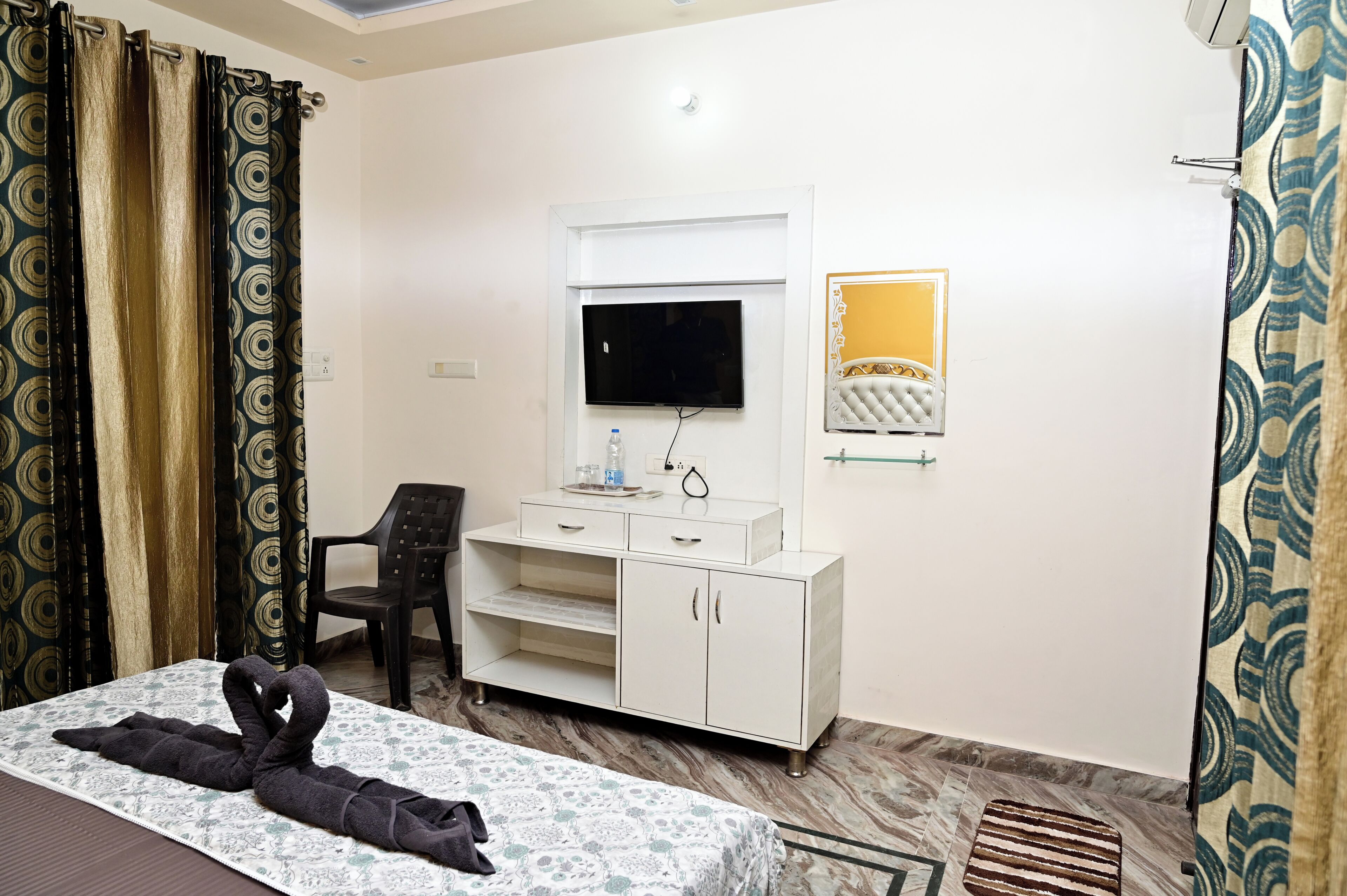 3 slaapkamers, een strijkplank/strijkijzer, wifi, beddengoed