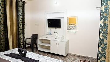 3 slaapkamers, een strijkplank/strijkijzer, wifi, beddengoed
