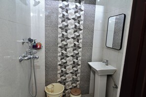 Hair dryer, towels, soap, toilet paper - $ 4 Homestay in Amritsar (Amritsar Cantt.)