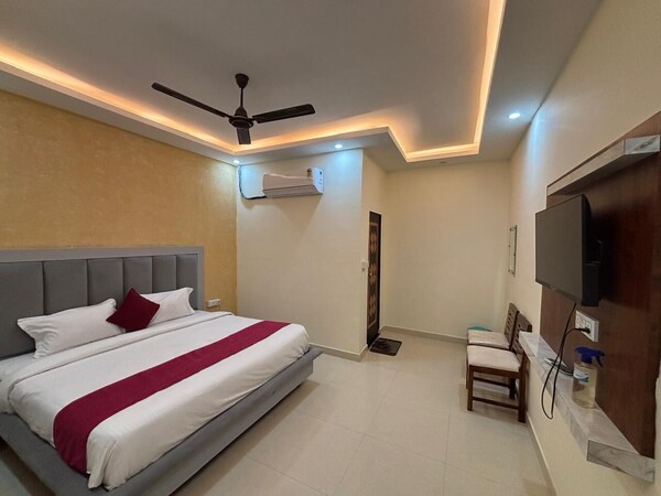 Hotel Rising Banquet And Restaurant - Faizabad