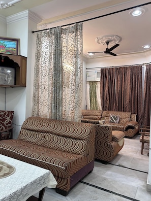 Bungalow, 2 phòng ngủ, phù hợp cho người khuyết tật, hút thuốc | Khu phòng khách