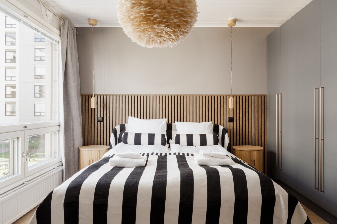 Desk, iron/ironing board, WiFi, bed sheets
