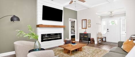 Smart TV, fireplace
