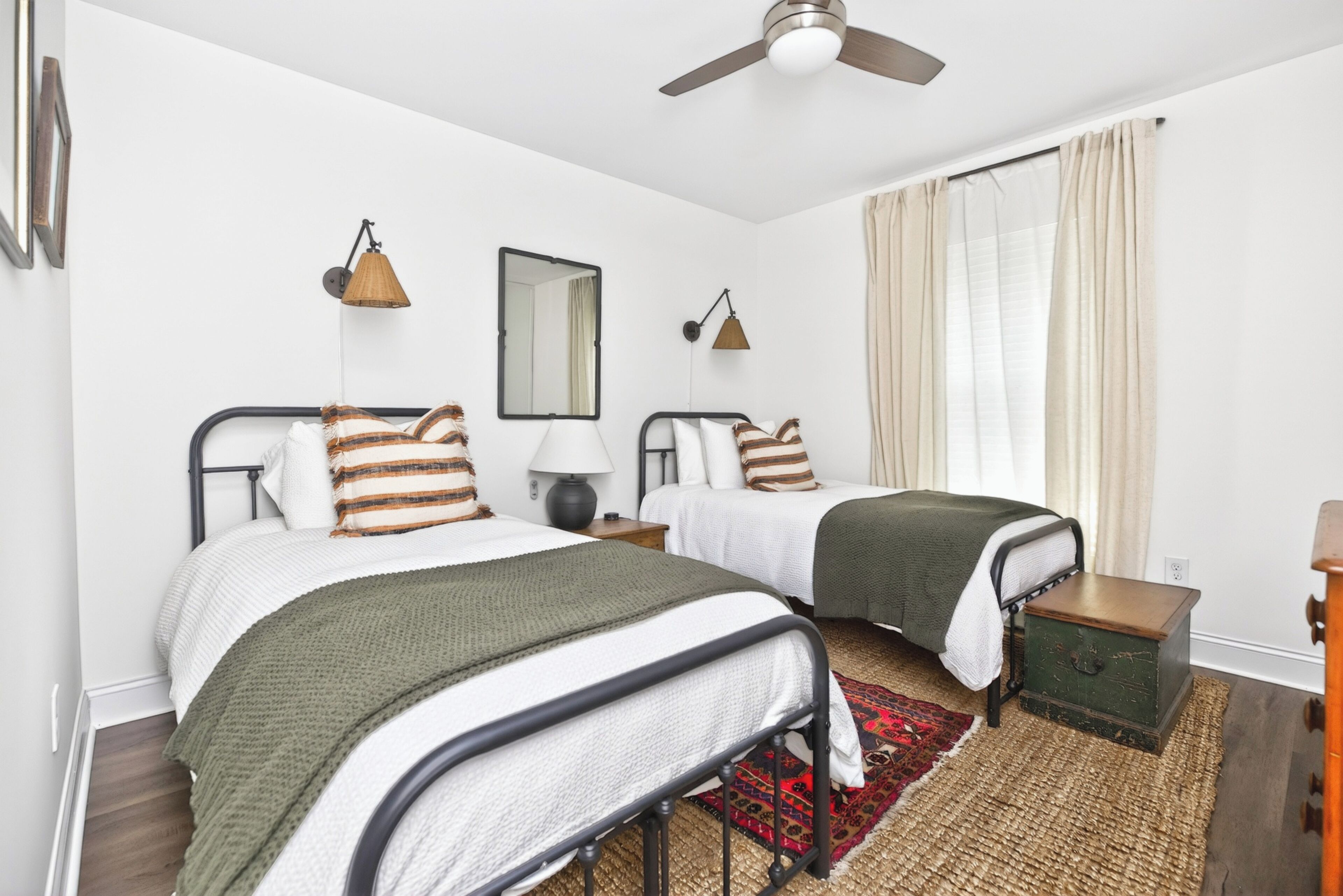 4 chambres, fer et planche à repasser, Wi-Fi gratuit, draps fournis