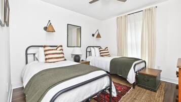 4 chambres, fer et planche à repasser, Wi-Fi gratuit, draps fournis