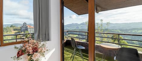 Suite básica, vistas a la montaña | Interior