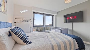 2 bedrooms, desk, iron/ironing board, free WiFi