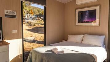 1 bedroom, bed sheets