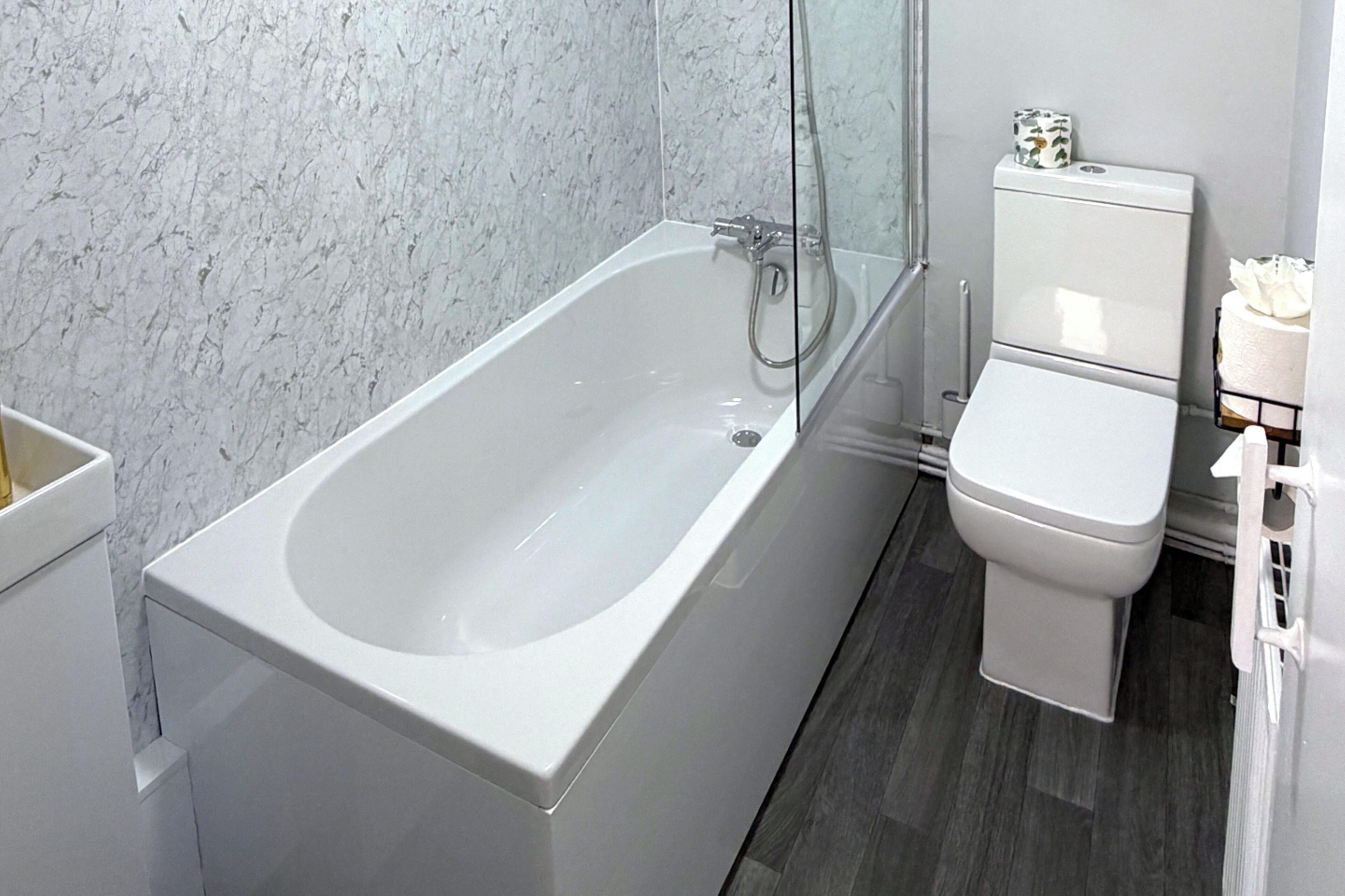 Combined shower/bathtub, deep-soaking bathtub, towels