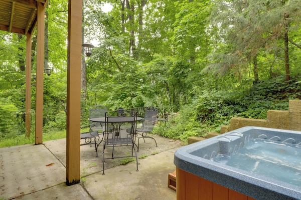 Sugar Mtn Cabin W/ Hot Tub: 8 Mi To Gsmnp - Pigeon Forge, TN