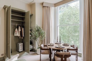 Studio Mewah | Tempat makan