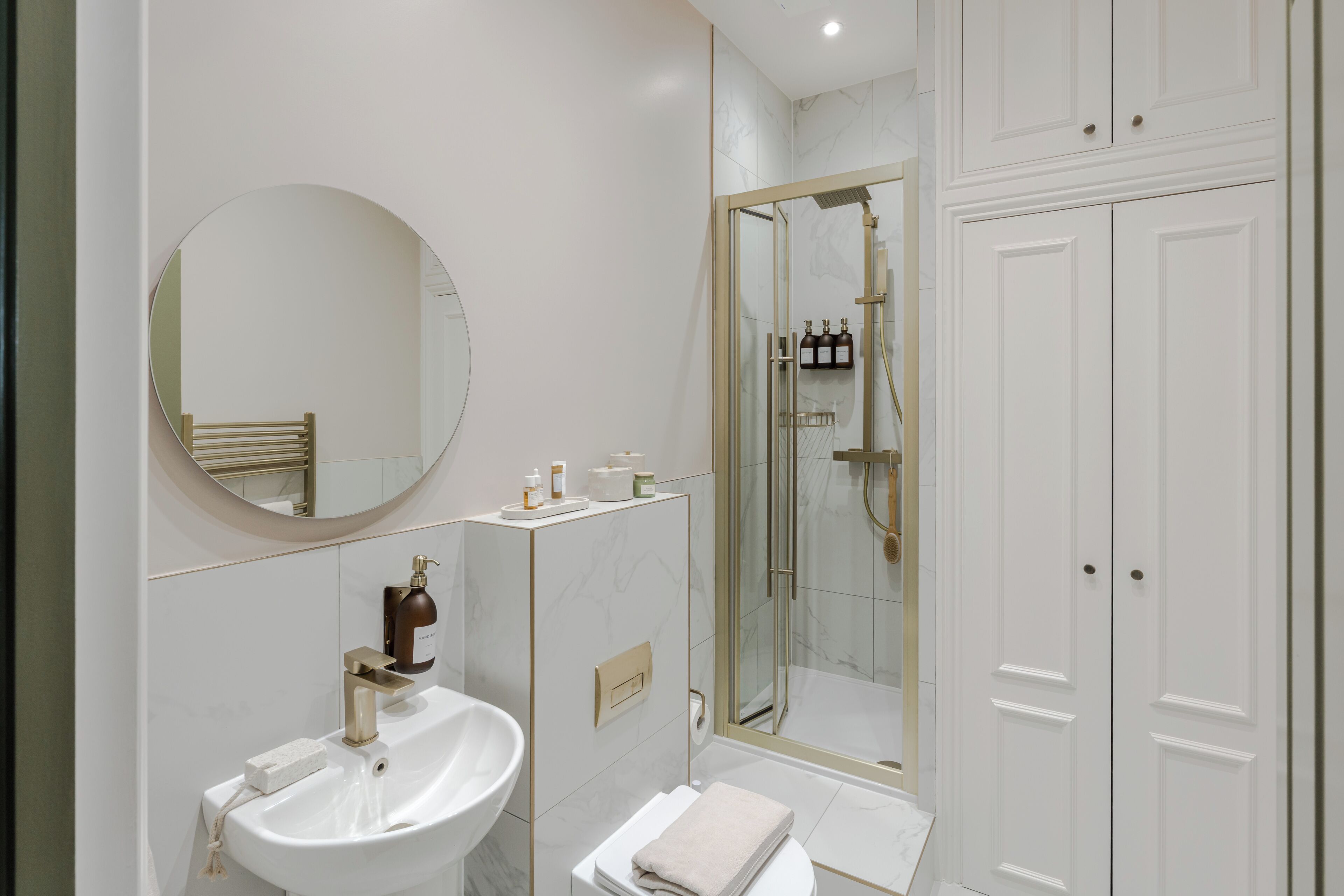 Studio Superior | Kamar mandi | Shower, perlengkapan mandi gratis, pengering rambut, dan handuk