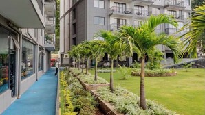 Exterior - Spacious Fully-stocked modern studio with a gym, cafe, & pitch in Kileleshwa (Nairobi)