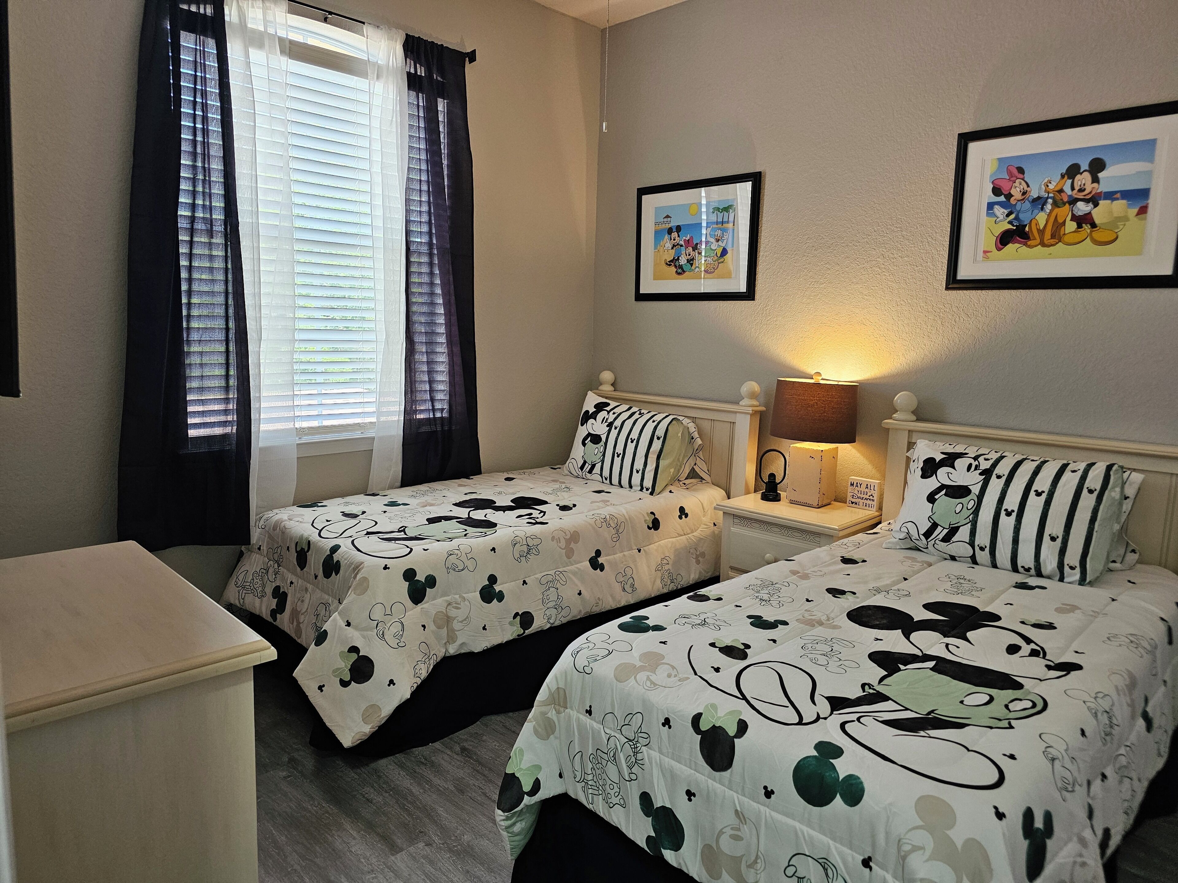 4 bedrooms, iron/ironing board, WiFi (free), bed sheets