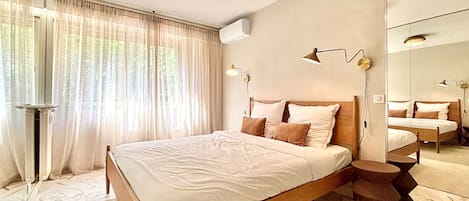 2 bedrooms, iron/ironing board, Internet, bed sheets