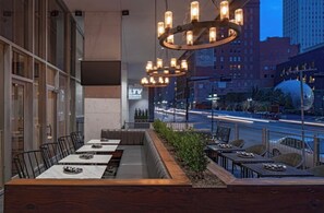 Outdoor dining - Luxury Downtown Dallas Penthouse with Pool, Gym, & Free Parking (Dallas)