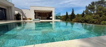Luxury villa in the hills above Nîmes