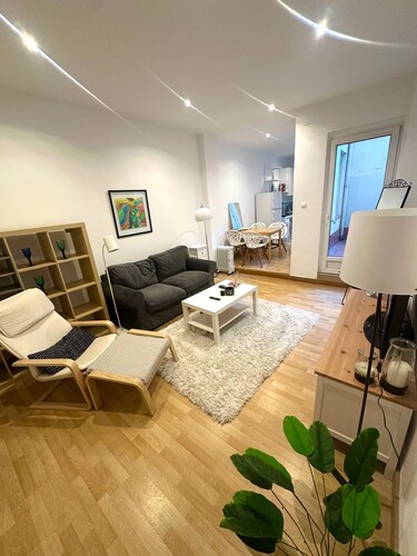 Apartment Sleeps 2 With Air Conditioning