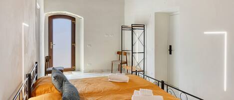 WiFi, bed sheets