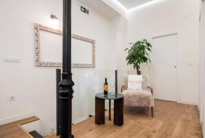 Interior - Spacious Apartment Near Atocha Station for Families, Groups & Business Travelers (Madrid)