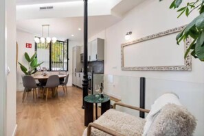 Unclassified image, 2 of 42, button - Spacious Apartment Near Atocha Station for Families, Groups & Business Travelers (Madrid)