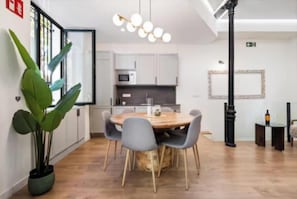 Unclassified image, 3 of 42, button - Spacious Apartment Near Atocha Station for Families, Groups & Business Travelers (Madrid)